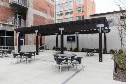 Steps To Shops Eats Convention Center With Gym W & D By Zencity - thumb 4