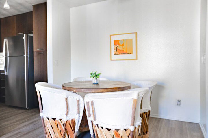 WanderJaunt Stylish Mission Valley Apts - thumb 4