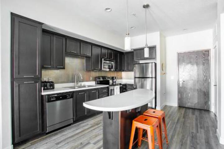 WanderJaunt Modern Downtown San Diego Apts - thumb 3