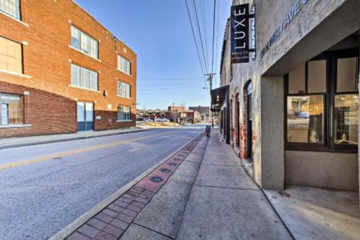 Fayetteville Escape Steps To Dickson Street - thumb 4