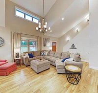 New Listing! Roomy Retreat w / Deck Near Creamery home - Accommodation Dallas