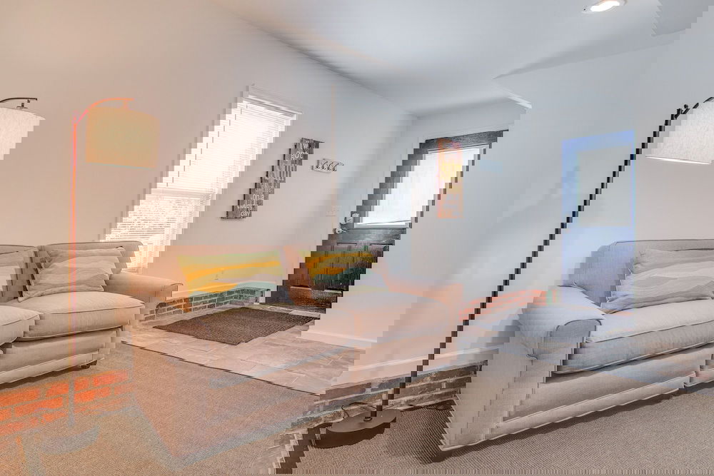 New Listing! Remodeled Getaway In Eclectic Enclave 2 Bedroom Home - thumb 1