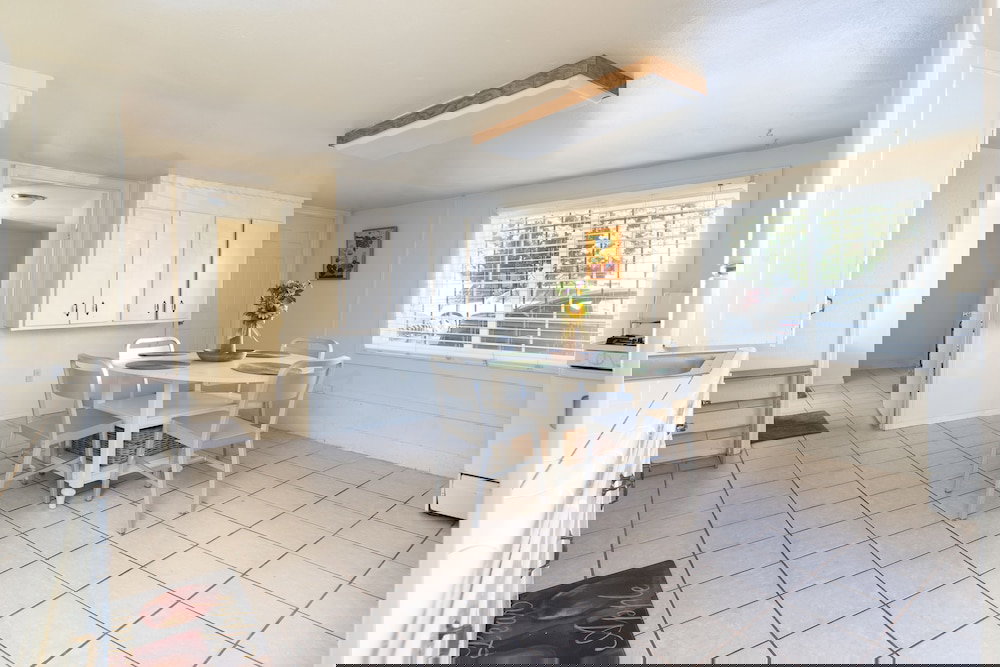 Bright & Spacious One Bedroom Apartment - thumb 5