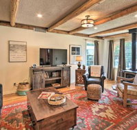 Fam Friendly Clovis Hideaway with Yard  Pergola - Accommodation Dallas