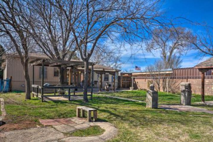 Fam Friendly Clovis Hideaway With Yard & Pergola - thumb 5