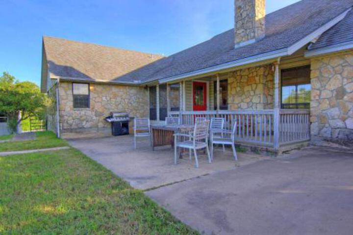 Mary Millsap Vacation House On Heart Of Texas 55 Acre Ranch - thumb 0