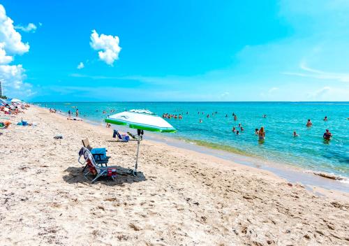 Hollywood 10 & W - thumb 5