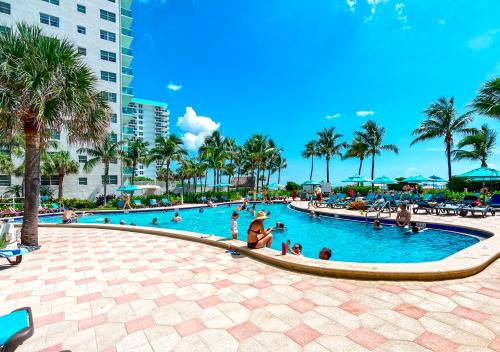 Hollywood 10 & W - thumb 6