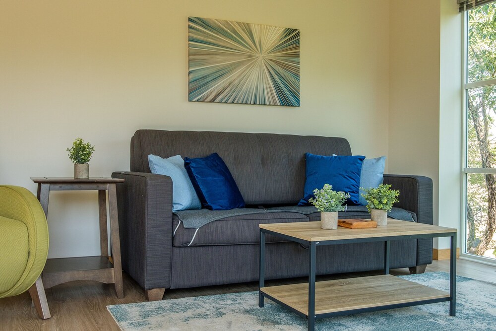 Frontdesk - Rhythm Apts East Side Riverwalk District MKE - thumb 5