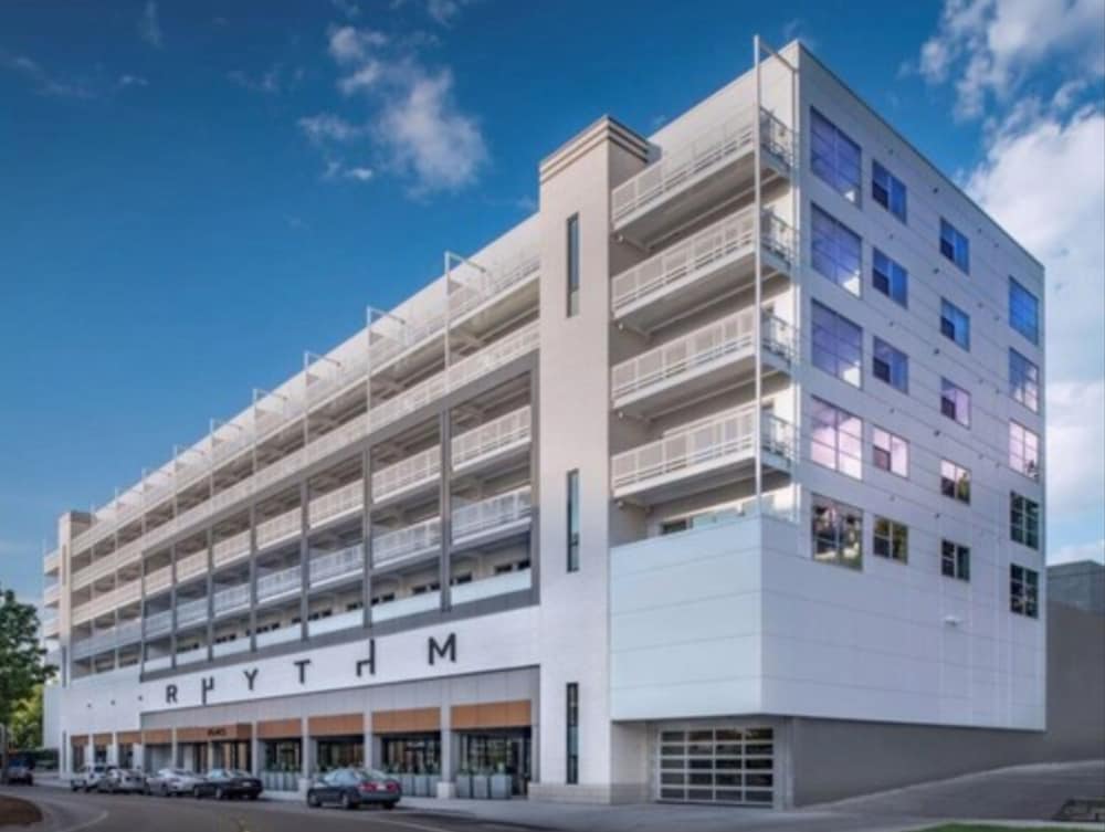 Frontdesk - Rhythm Apts East Side Riverwalk District MKE - thumb 0