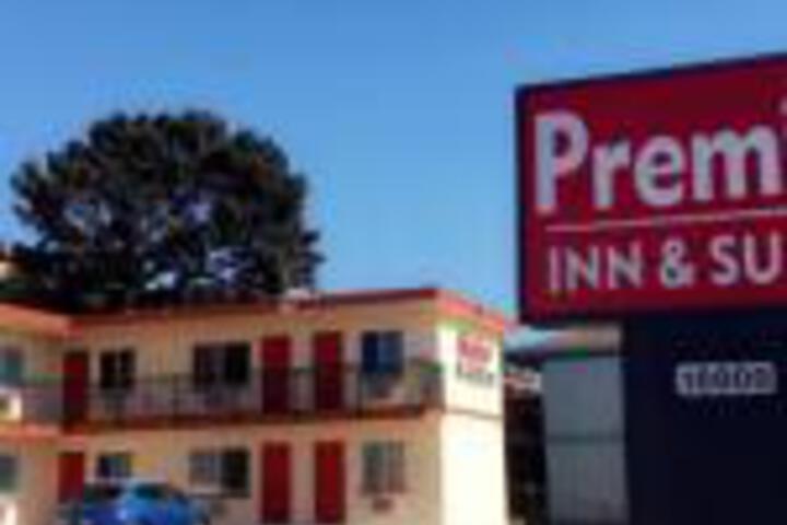 Premier Inn & Suites - thumb 0