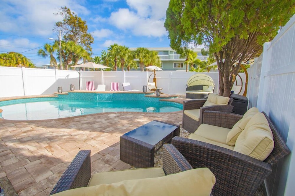 Golden Coast Cottage - thumb 3