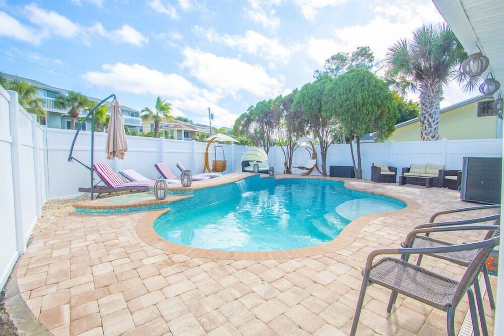 Golden Coast Cottage - thumb 2