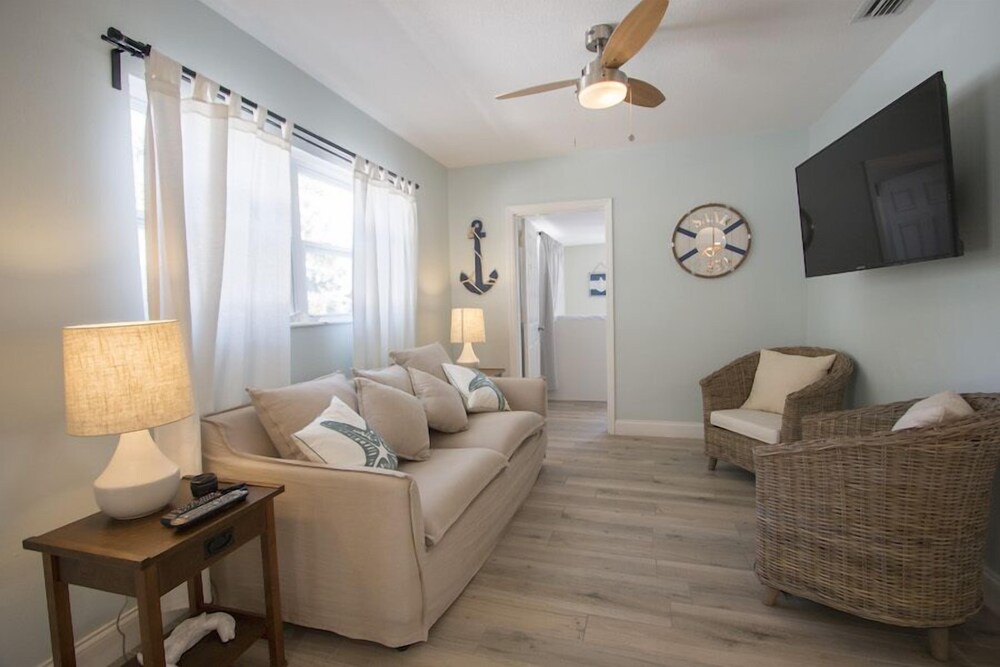 Golden Coast Cottage - thumb 6