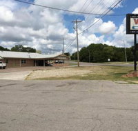 village inn - Accommodation Dallas