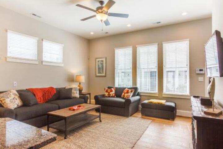 404A The Hilltop House - thumb 1