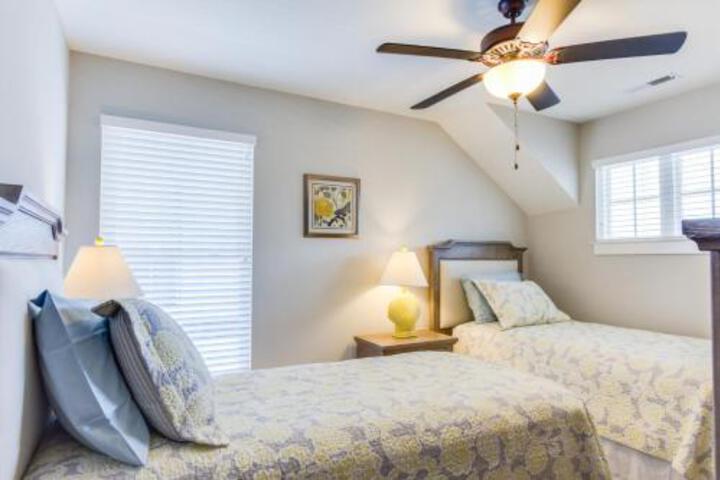 404A The Hilltop House - thumb 4