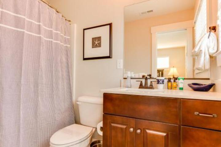 404A The Hilltop House - thumb 2