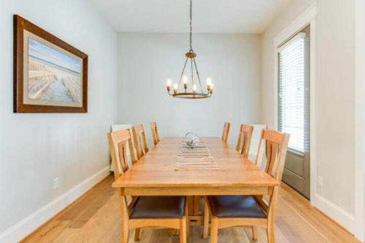 404A The Hilltop House - thumb 0