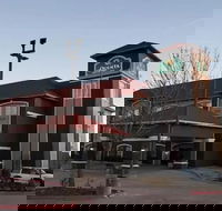 La Quinta Inn  Suites by Wyndham Alvarado - Accommodation Dallas