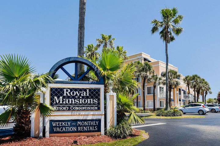 Royal Mansions Resort - thumb 2