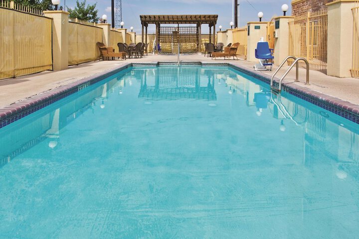 La Quinta Inn & Suites By Wyndham Schertz - thumb 1