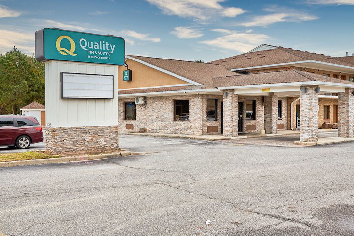 Quality Inn & Suites - thumb 6