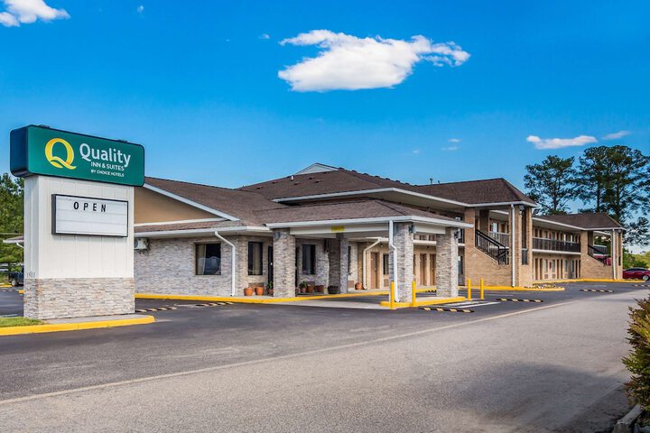 Quality Inn & Suites - thumb 1