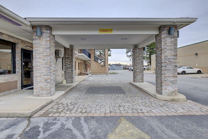 Quality Inn & Suites - thumb 3