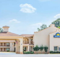 Days Inn by Wyndham Abbeville - Accommodation Dallas