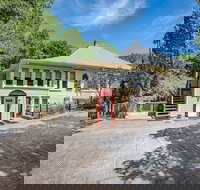 Red Bud Manor - Accommodation Dallas