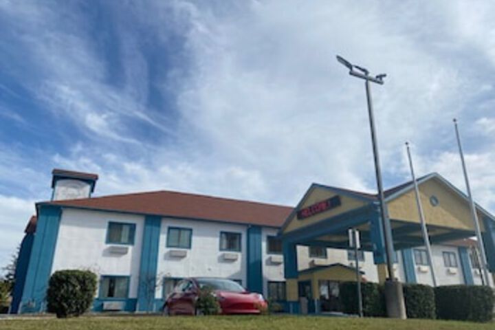 Tropicana Inn And Suites
