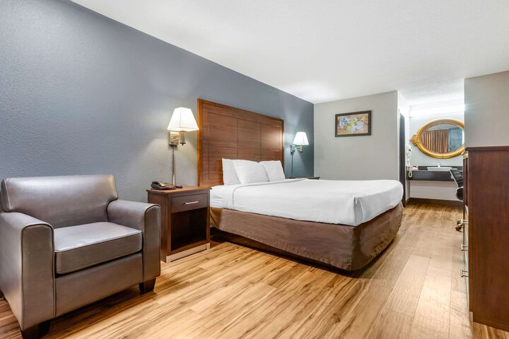 Econo Lodge - thumb 7