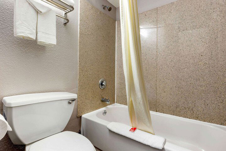 Econo Lodge - thumb 5