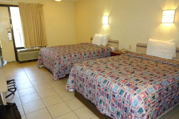 Super 6 Inn & Suites - thumb 7