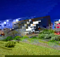 Best Western Plus Crossroads Inn  Suites - Accommodation Dallas