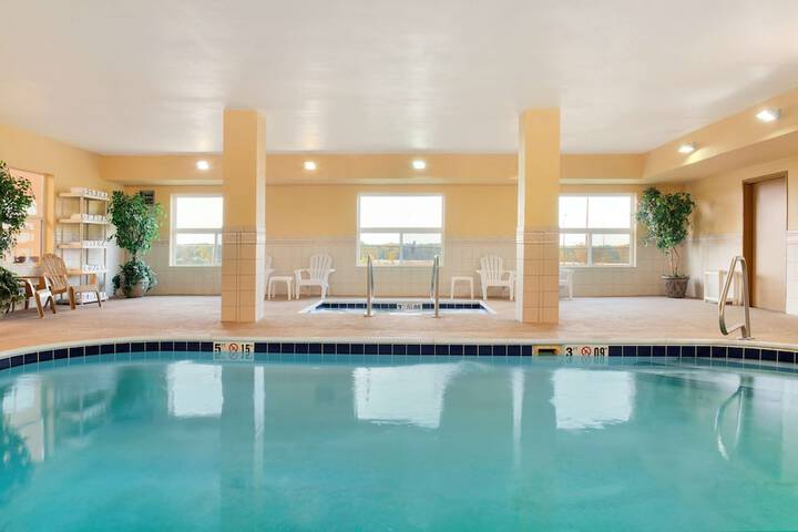 Country Inn & Suites By Radisson, Moline Airport, IL - thumb 4
