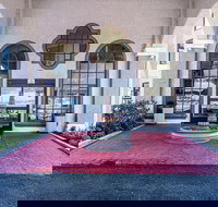 Quality Inn  Suites Camarillo - Oxnard - Accommodation Dallas