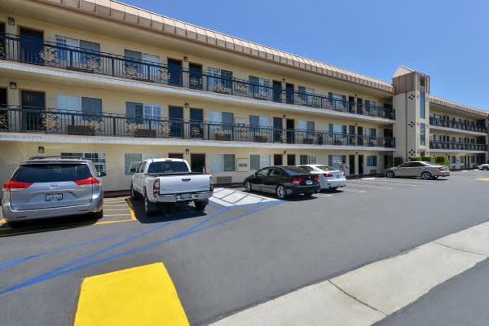 Americas Best Value Inn & Suites El Monte Los Angeles - thumb 1