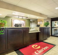 Clarion Inn  Suites - Accommodation Dallas