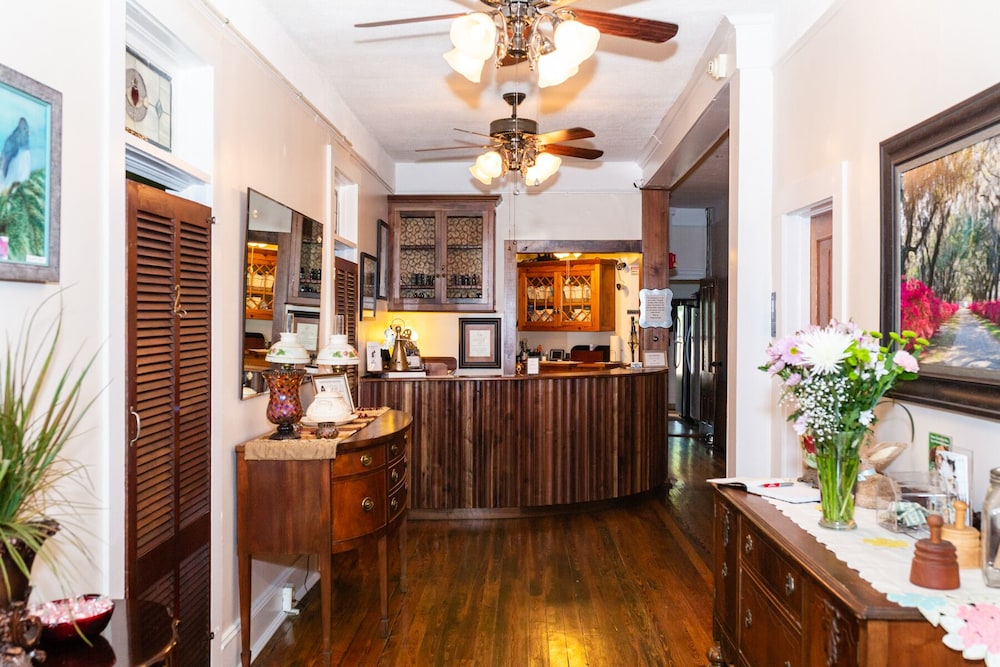 The Charleston Inn - thumb 2