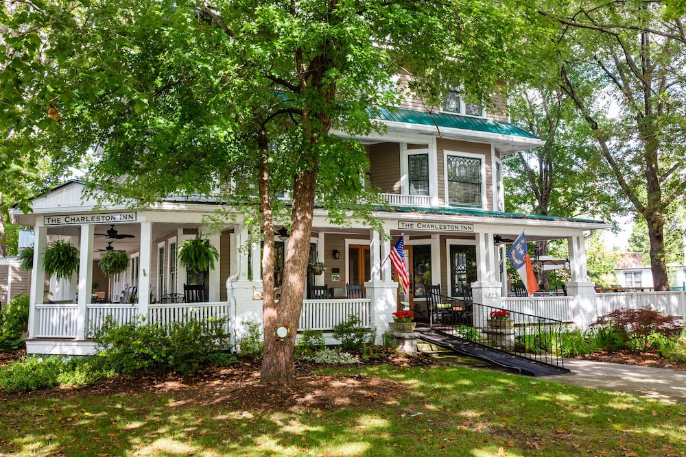 The Charleston Inn - thumb 1