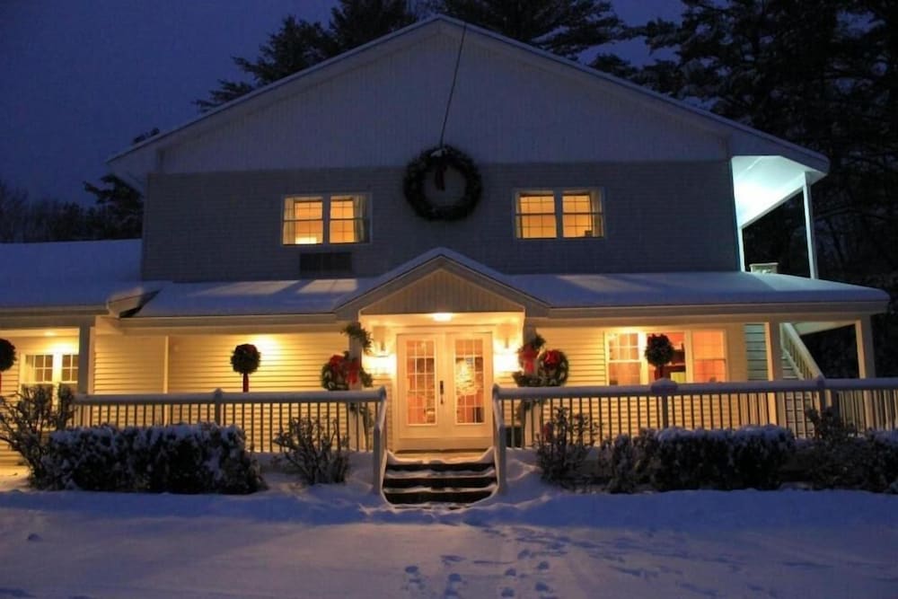 Golden Apple Inn - thumb 0