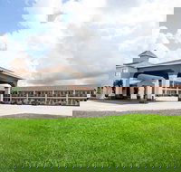 Days Inn by Wyndham Sulphur LA - Accommodation Dallas