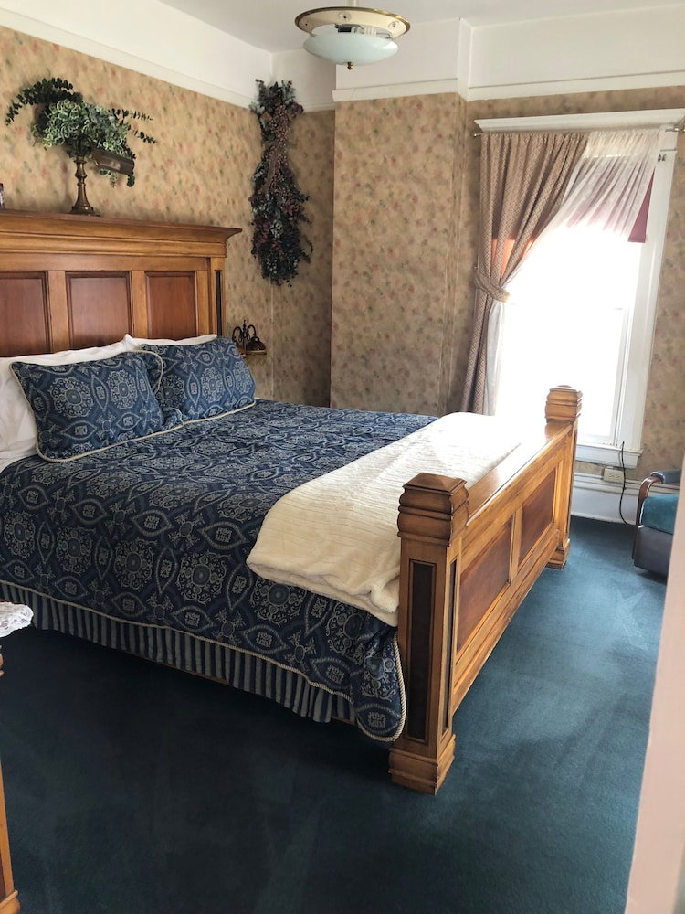 Hickory House Inn - thumb 1