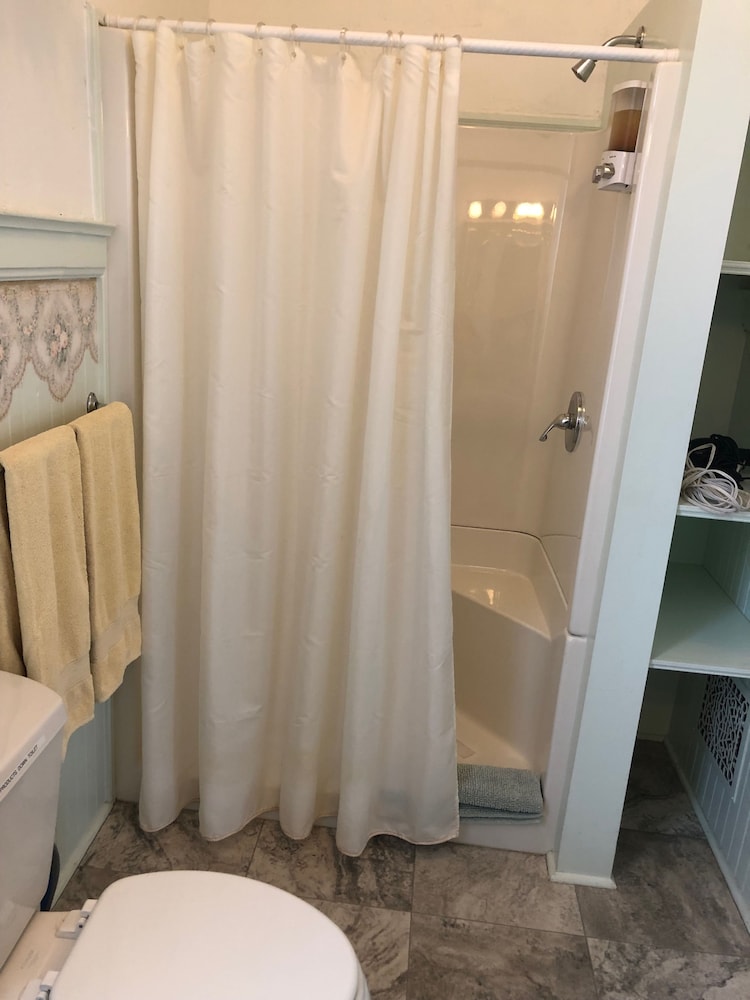 Hickory House Inn - thumb 2