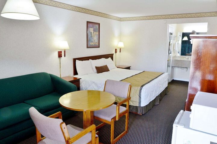 Americas Best Inn Calhoun - thumb 3