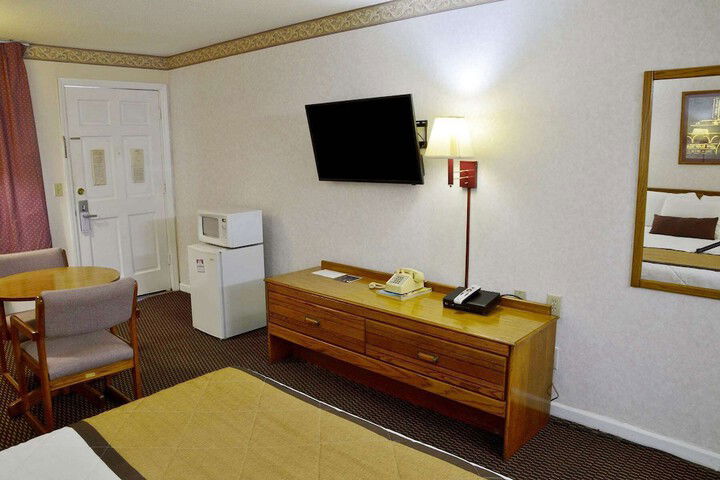 Americas Best Inn Calhoun - thumb 6