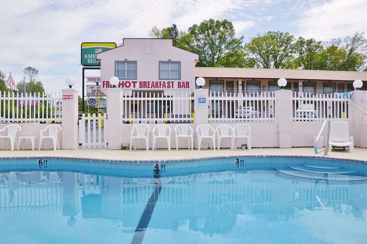 Americas Best Inn Calhoun - thumb 2