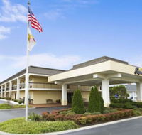 Super 8 by Wyndham Calhoun - Accommodation Dallas